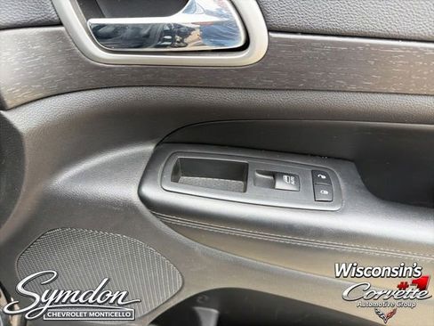 Used 2018 Jeep Grand Cherokee Altitude AWD/4WD image 22