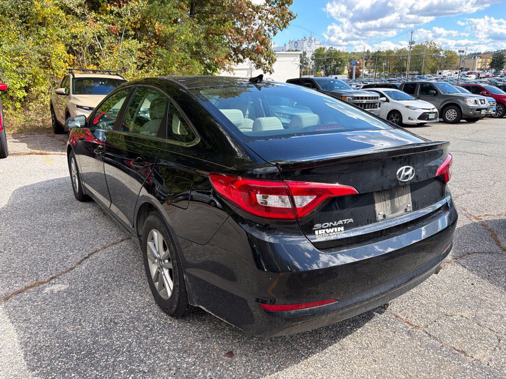 Used 2016 Hyundai Sonata SE FWD image 2