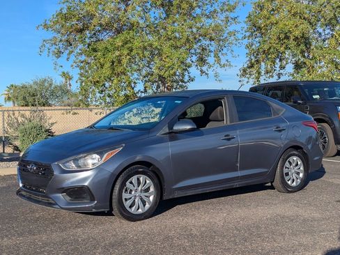 Used 2018 Hyundai Accent SE image 2