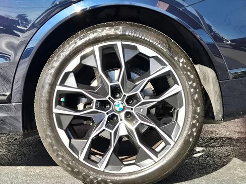 Used 2023 BMW X7 xDrive40i w/ M Sport Package image 6