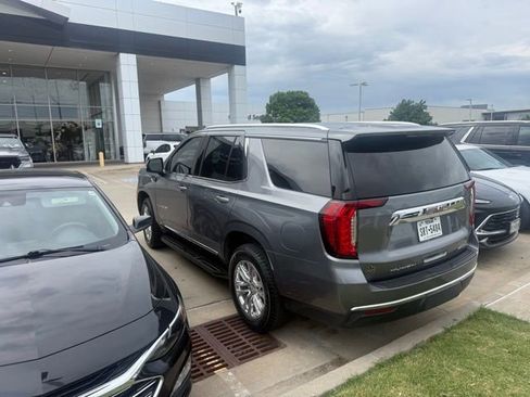 Used 2021 GMC Yukon SLT w/ SLT Premium Package RWD image 2