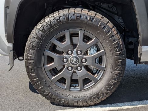 Used 2025 Toyota 4Runner SR5 AWD/4WD image 13
