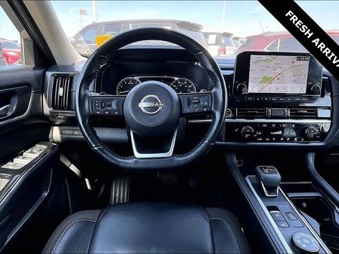 Used 2022 Nissan Pathfinder SL AWD/4WD image 8