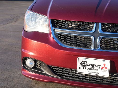 Used 2020 Dodge Grand Caravan SXT w/ Rear Park Assist Package image 9