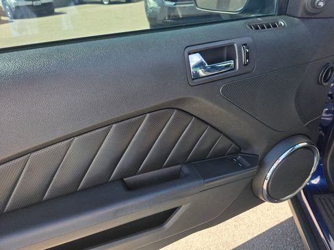 Used 2010 Ford Mustang GT image 11