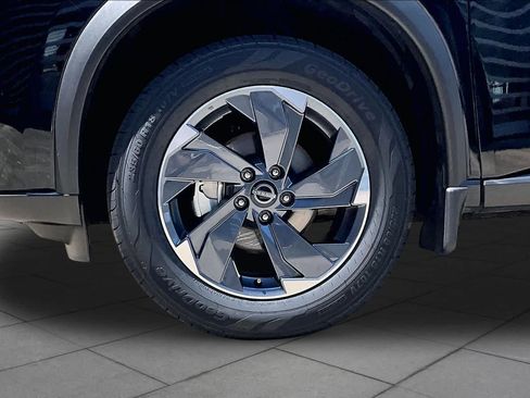 Certified 2026 Nissan Rogue SV FWD image 11