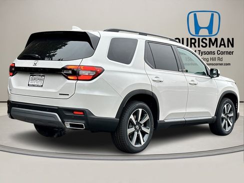 New 2025 Honda Pilot Touring image 3