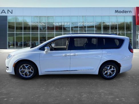 Used 2018 Chrysler Pacifica Limited image 7