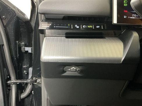 New 2026 BMW 530i w/ M Sport Package RWD image 17