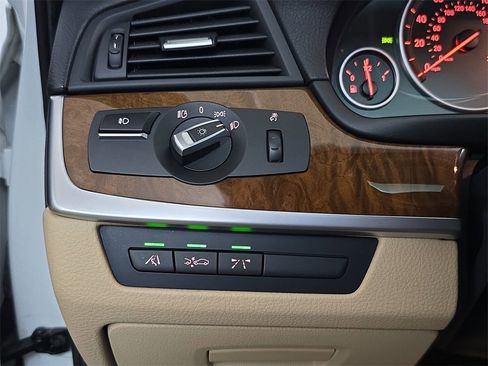 Used 2011 BMW 535i xDrive Sedan image 25