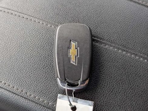 Used 2023 Chevrolet Traverse LT FWD image 32