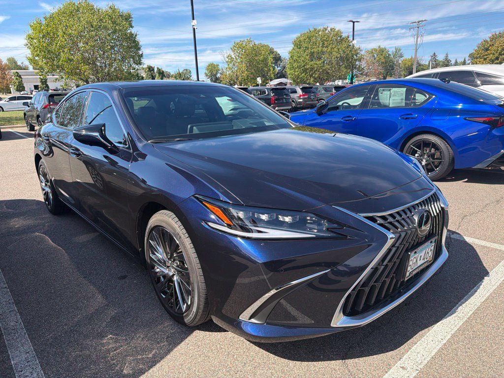 Used 2025 Lexus ES 300h Ultra Luxury FWD image 5