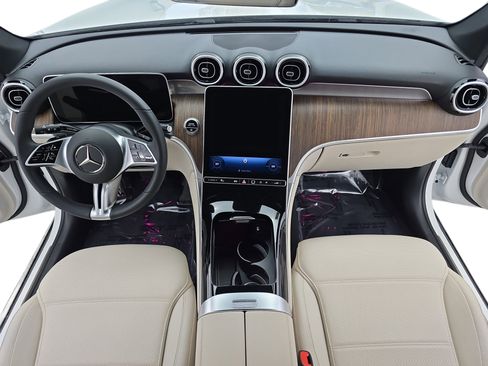 Used 2025 Mercedes-Benz GLC 300 image 9