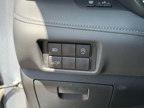 Used 2024 Toyota Highlander XLE AWD/4WD image 19