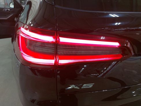 Used 2022 BMW X5 xDrive40i w/ Parking Assistance Package image 37