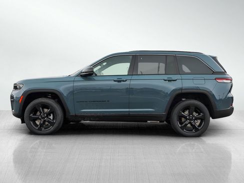 New 2026 Jeep Grand Cherokee Limited w/ Limited Altitude Package AWD/4WD image 4