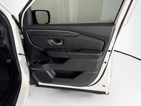Used 2026 Honda Pilot Black Edition image 25