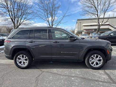 Used 2022 Jeep Grand Cherokee Limited image 15
