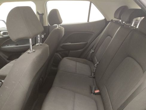 Used 2021 Hyundai Venue SE image 18