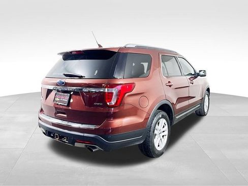 Used 2018 Ford Explorer XLT AWD/4WD image 8