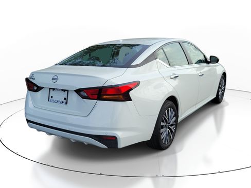 Used 2025 Nissan Altima 2.5 SV FWD image 6