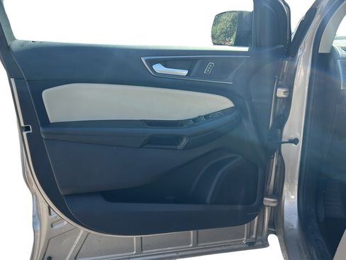 Used 2020 Ford Edge SE FWD image 29