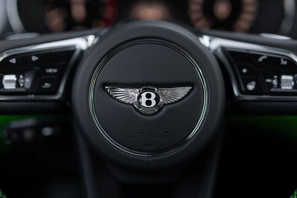 Used 2025 Bentley Bentayga AWD/4WD image 52