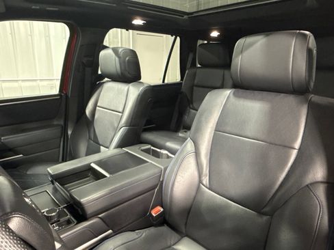 Used 2025 Toyota Sequoia Platinum AWD/4WD image 28