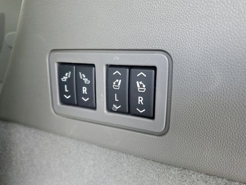 Used 2025 Cadillac XT6 Premium Luxury w/ LPO, Floor Liner Package AWD/4WD image 29