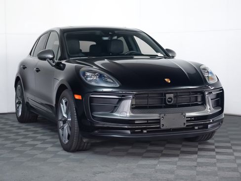 Certified 2025 Porsche Macan Turbo image 7