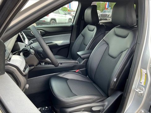 New 2024 Jeep Compass Latitude image 9