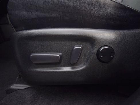 Used 2018 Toyota RAV4 Limited image 25