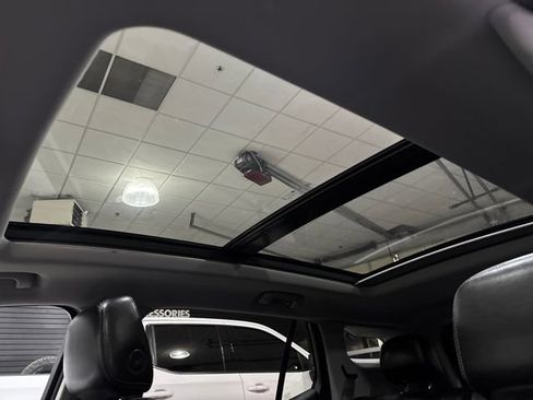 Used 2024 GMC Terrain SLT w/ Infotainment Package II AWD/4WD image 31