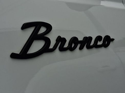 Used 2024 Ford Bronco Outer Banks w/ Sasquatch Package AWD/4WD image 9