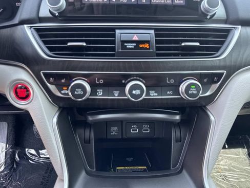 Certified 2022 Honda Accord Touring image 26