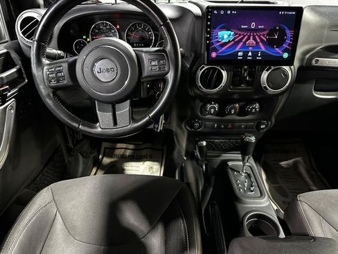 Used 2014 Jeep Wrangler Unlimited Rubicon w/ Connectivity Group AWD/4WD image 32