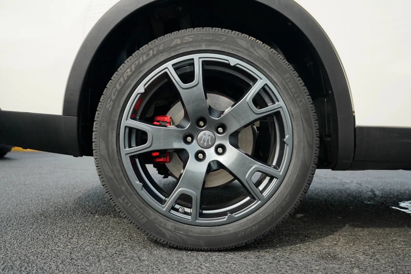 Used 2018 Maserati Levante AWD/4WD image 17