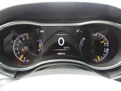 Used 2019 Jeep Grand Cherokee Limited image 17