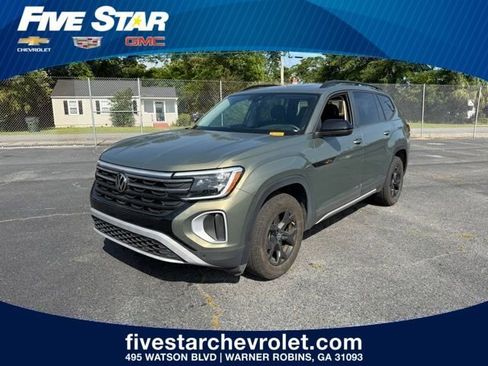 Used 2024 Volkswagen Atlas Peak Edition SE AWD/4WD image 1