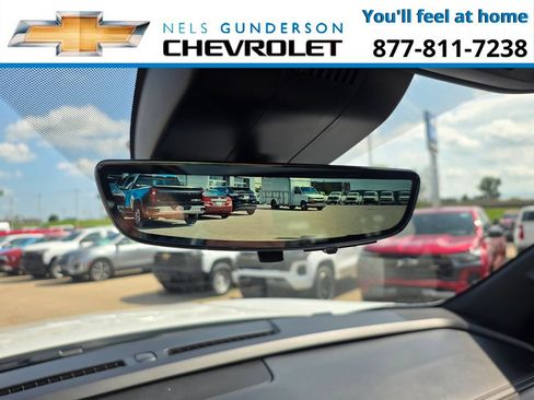 Certified 2025 Chevrolet Suburban High Country AWD/4WD image 36