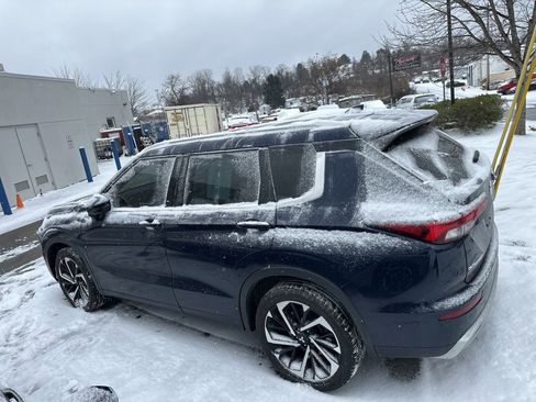 Used 2023 Mitsubishi Outlander SEL image 6