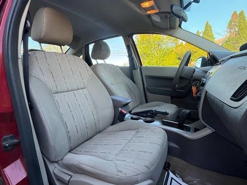 Used 2010 Ford Focus SE FWD image 16