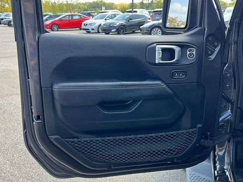 Used 2020 Jeep Wrangler Unlimited Sahara w/ Safety Group image 10