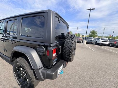 Used 2023 Jeep Wrangler Unlimited w/ Dual Top Group AWD/4WD image 6