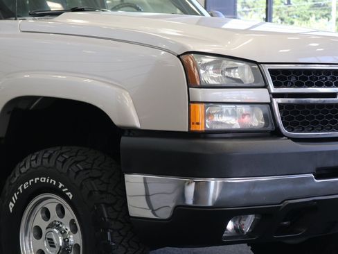 Used 2006 Chevrolet Silverado 3500 LT w/ Heavy-Duty Power Package AWD/4WD image 13