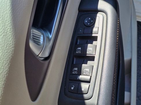 Used 2017 Chrysler Pacifica Touring-L Plus FWD image 5