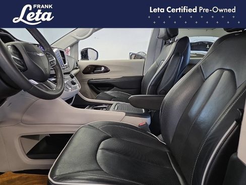 Used 2023 Chrysler Pacifica Limited FWD image 13