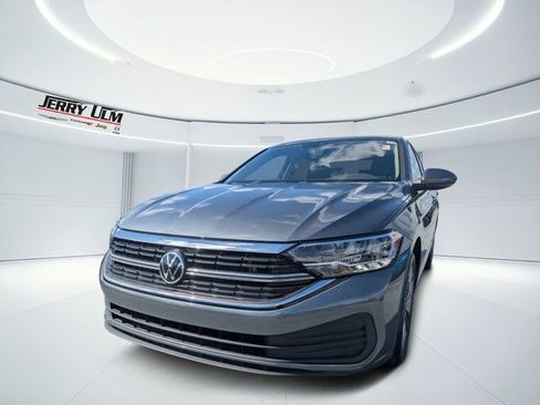 Used 2022 Volkswagen Jetta SE image 6