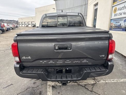 Used 2022 Toyota Tacoma TRD Off-Road image 4