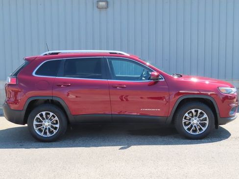 Used 2019 Jeep Cherokee Latitude Plus w/ Cold Weather Group AWD/4WD image 3